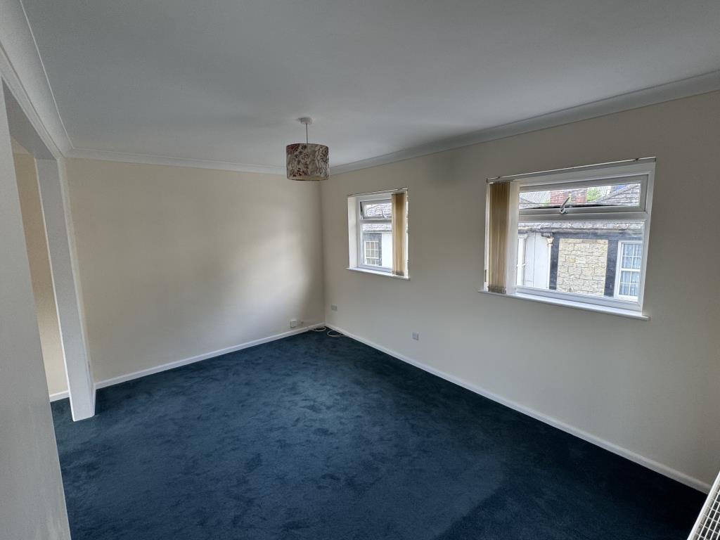 Lot: 152 - TWO-BEDROOM TOWN CENTRE FLAT FOR INVESTMENT OR OWNER OCCUPATION - Living room with carpet and painted walls